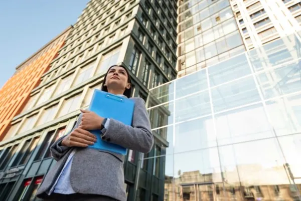 Immobilier d’entreprise : acquisition au bilan ou hors bilan